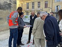 Choix des pavages, Place du Duché d'Uzès - Agrandir l'image (fenêtre modale)