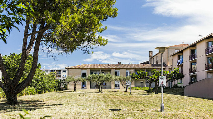 Photo du bâtiment du CCAS d'Uzès, dont la légende est complétée ci-après - Légende ci-après