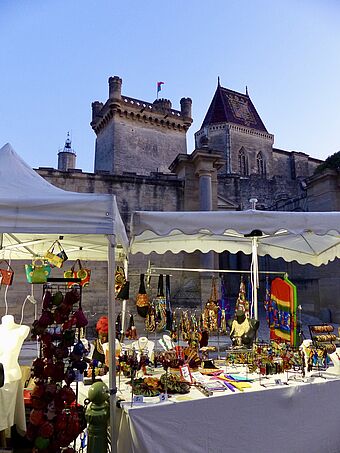 Mardis Nocturnes Uzès 2023 marchés nocturnes - Agrandir l'image (fenêtre modale)